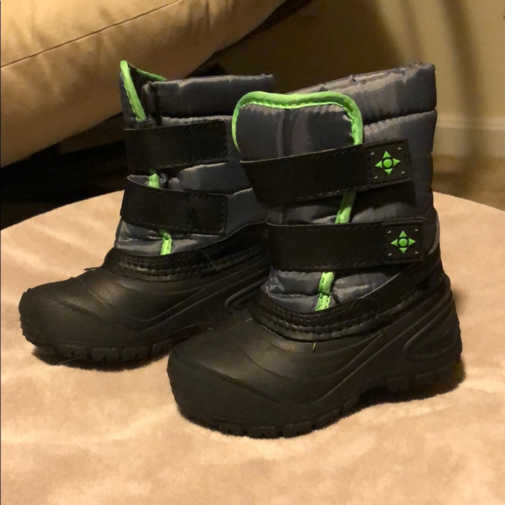 Kids snow boots, size 6